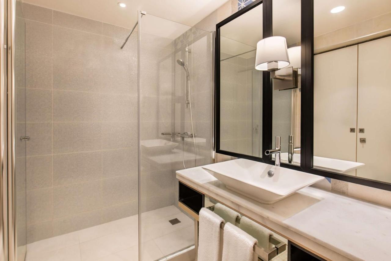 Suite Junior con balcón y vistas al jardín